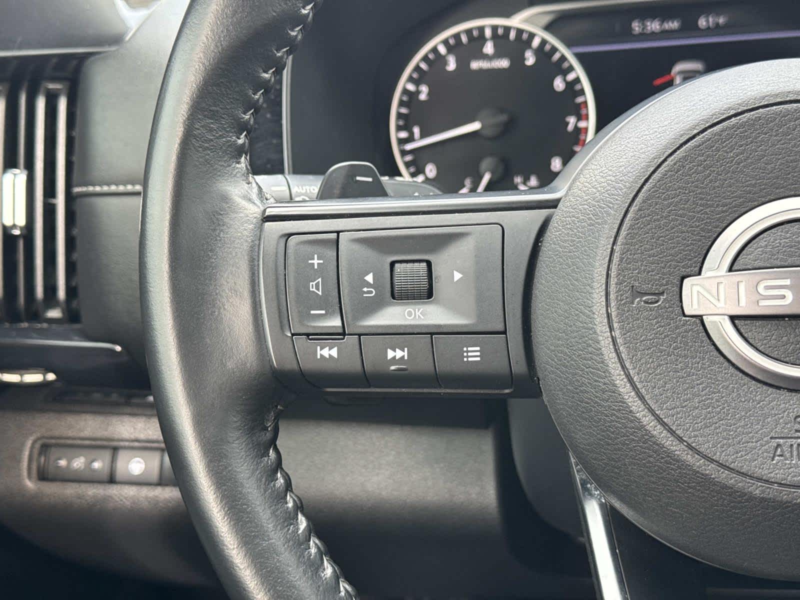 2024 Nissan Pathfinder SV