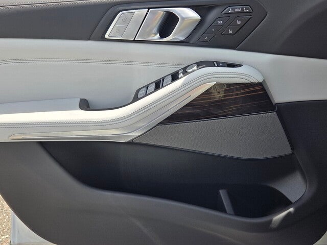 2027 BMW X7 xDrive40i xDrive40i