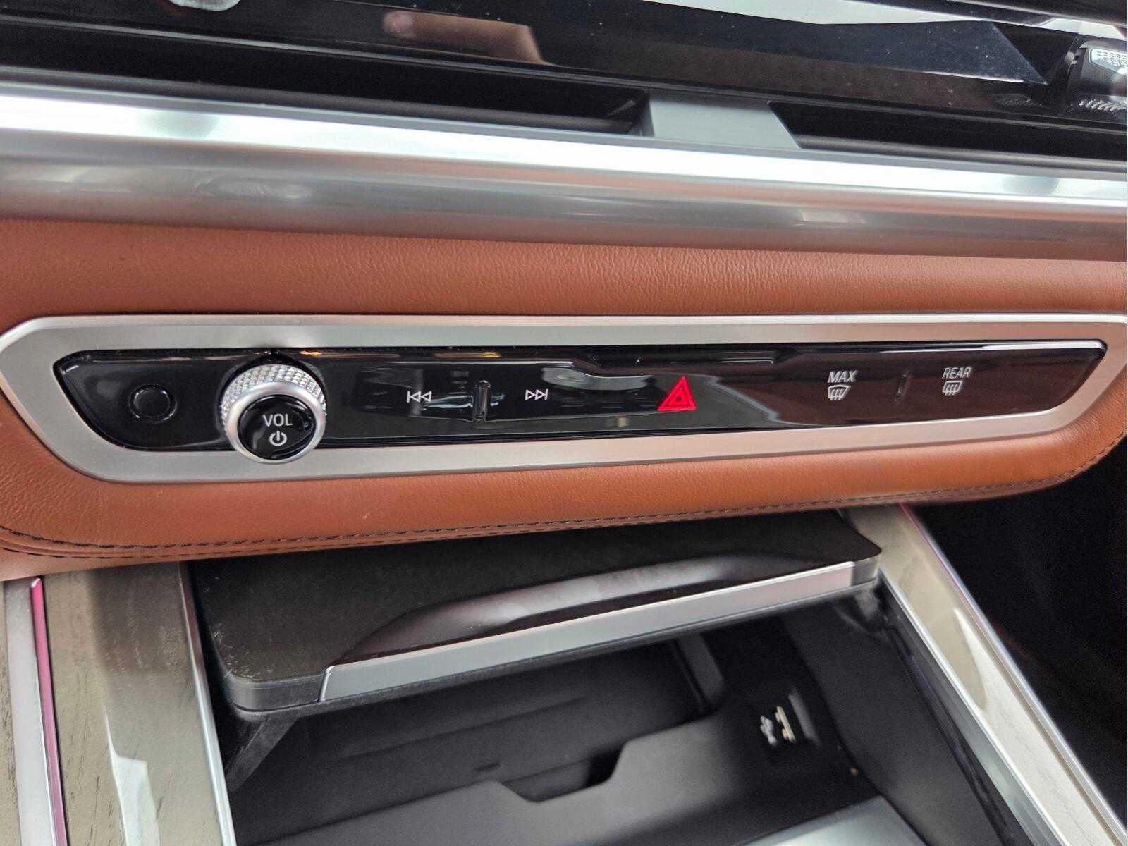 2024 BMW X7 M60i M60i