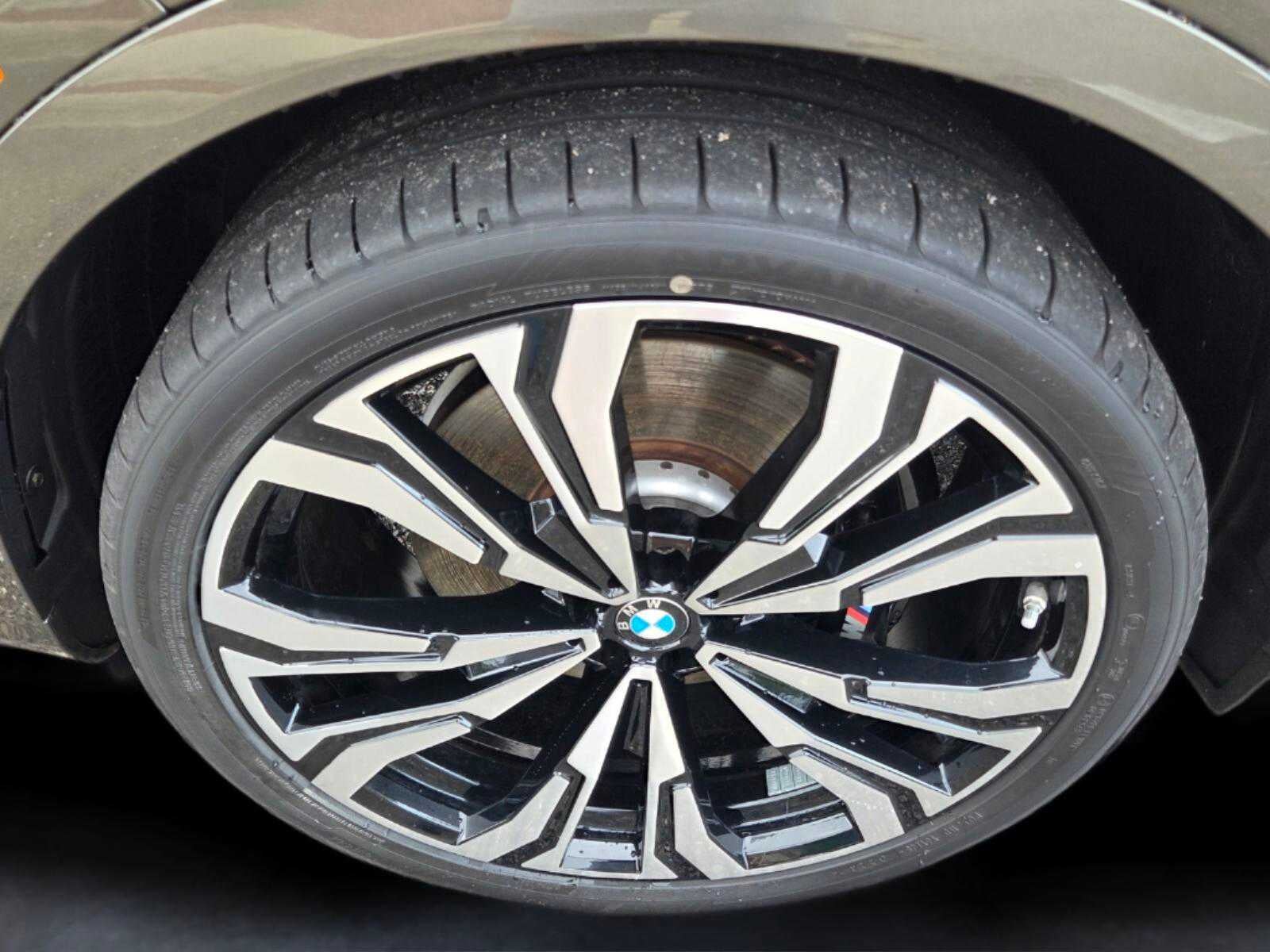 2024 BMW X7 M60i M60i