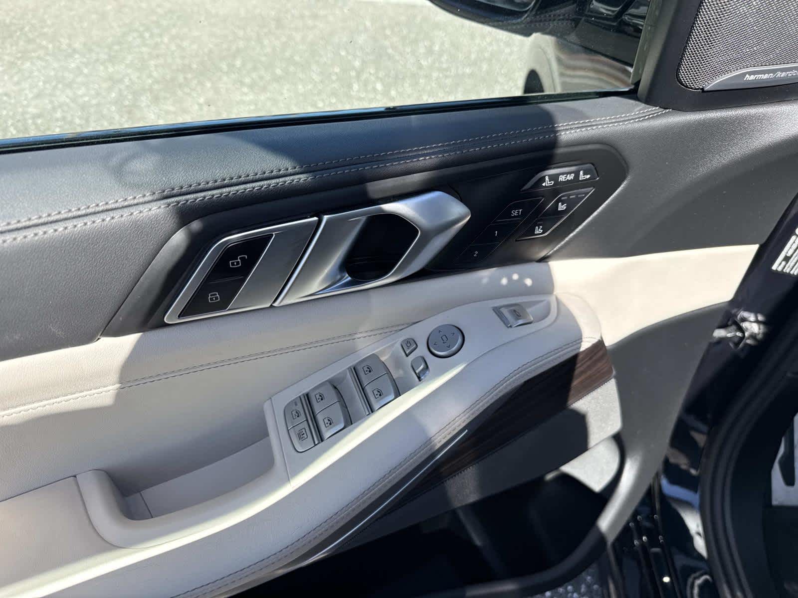 2025 BMW X7 M60i M60i