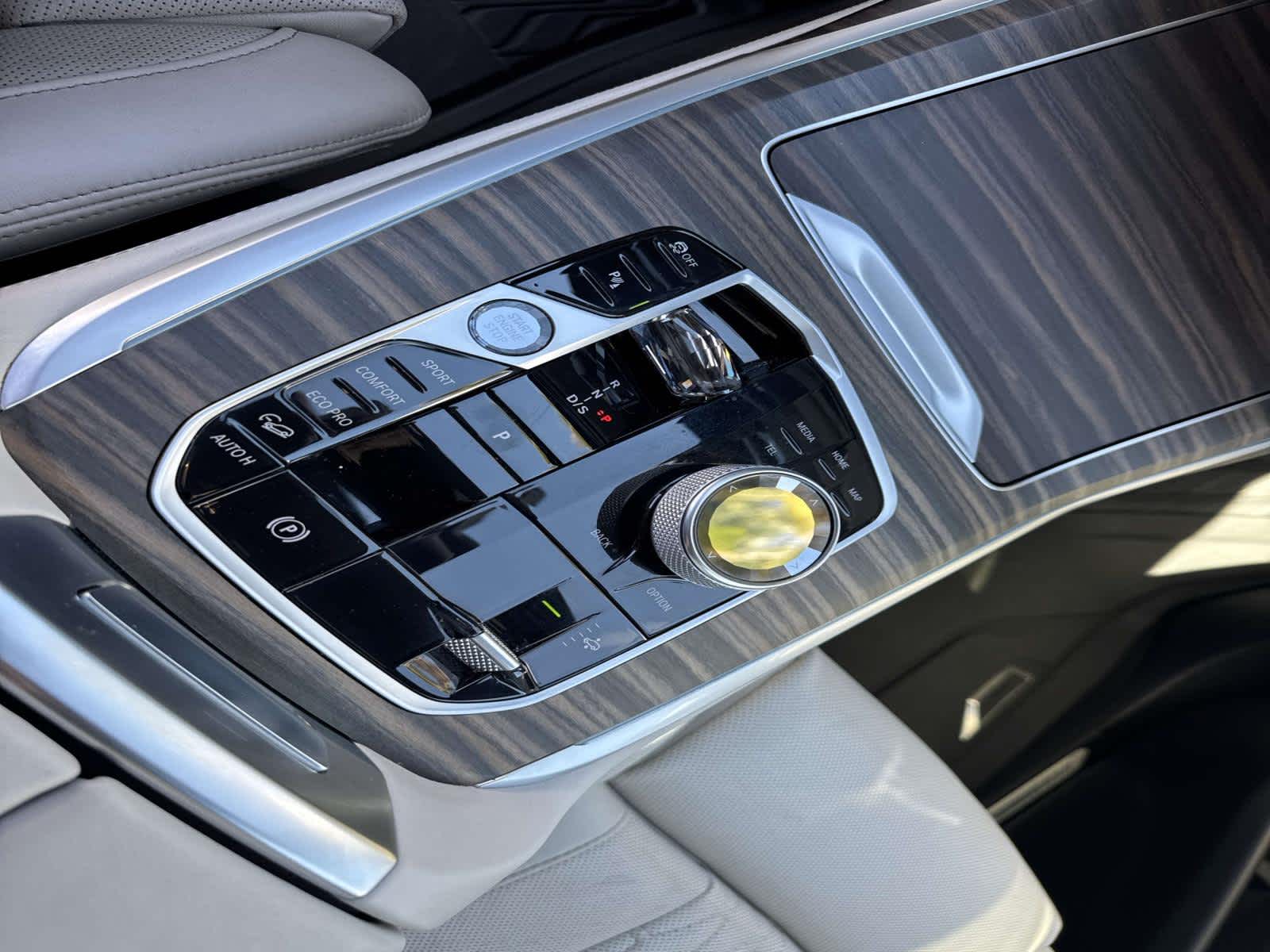 2025 BMW X7 M60i M60i