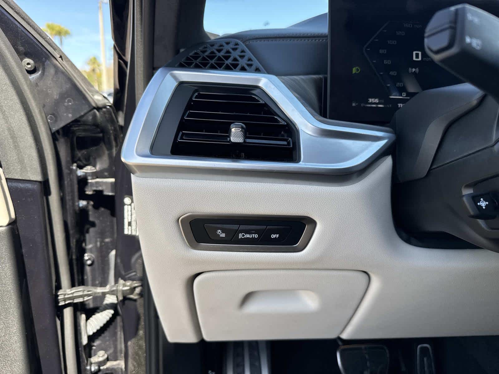 2025 BMW X7 M60i M60i