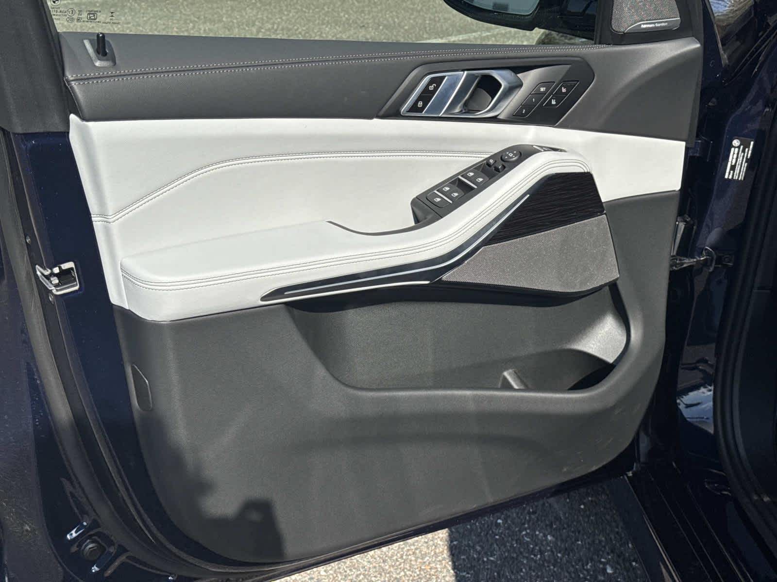 2026 BMW X5 M60i M60i