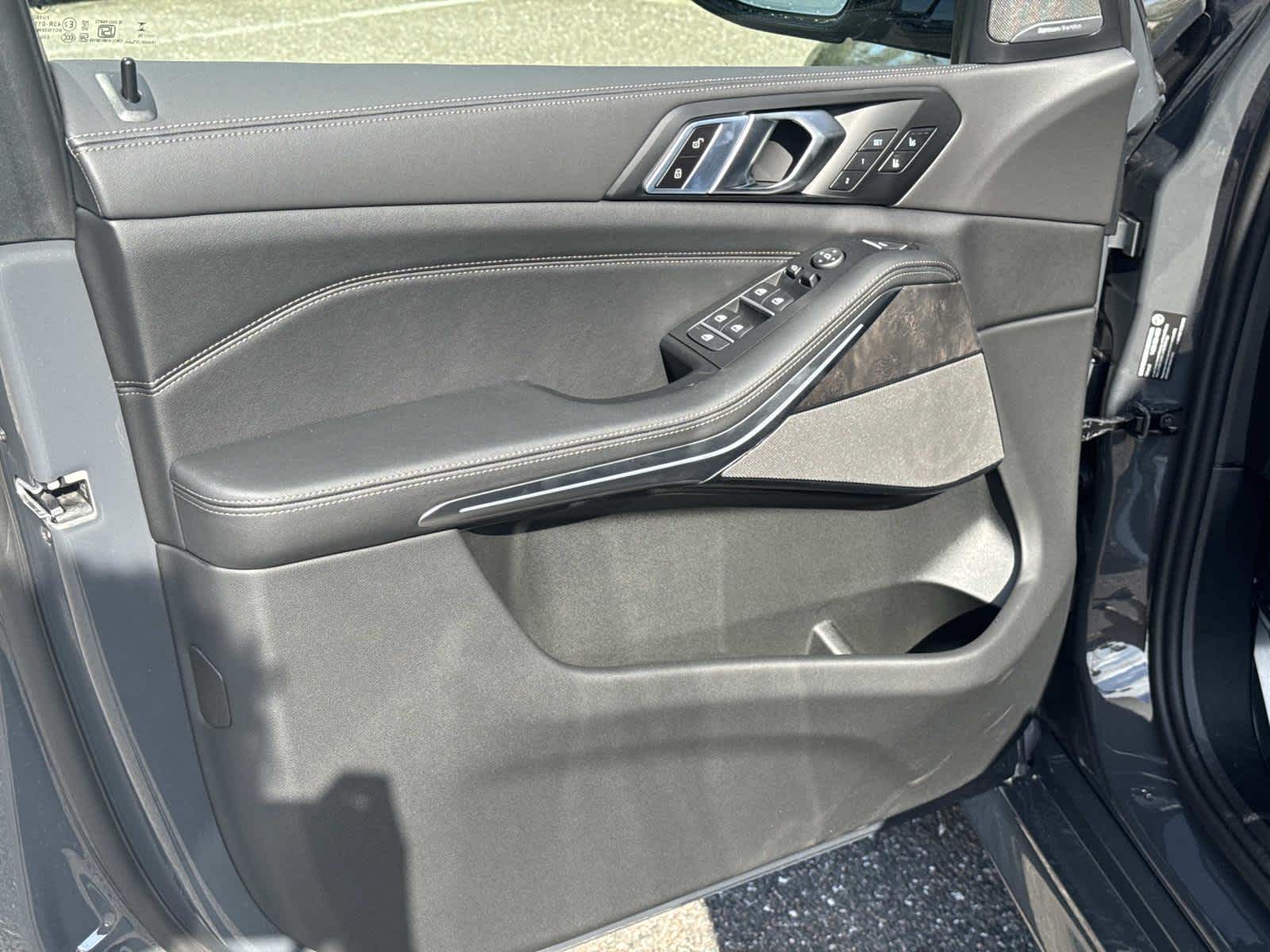 2026 BMW X5 M60i M60i