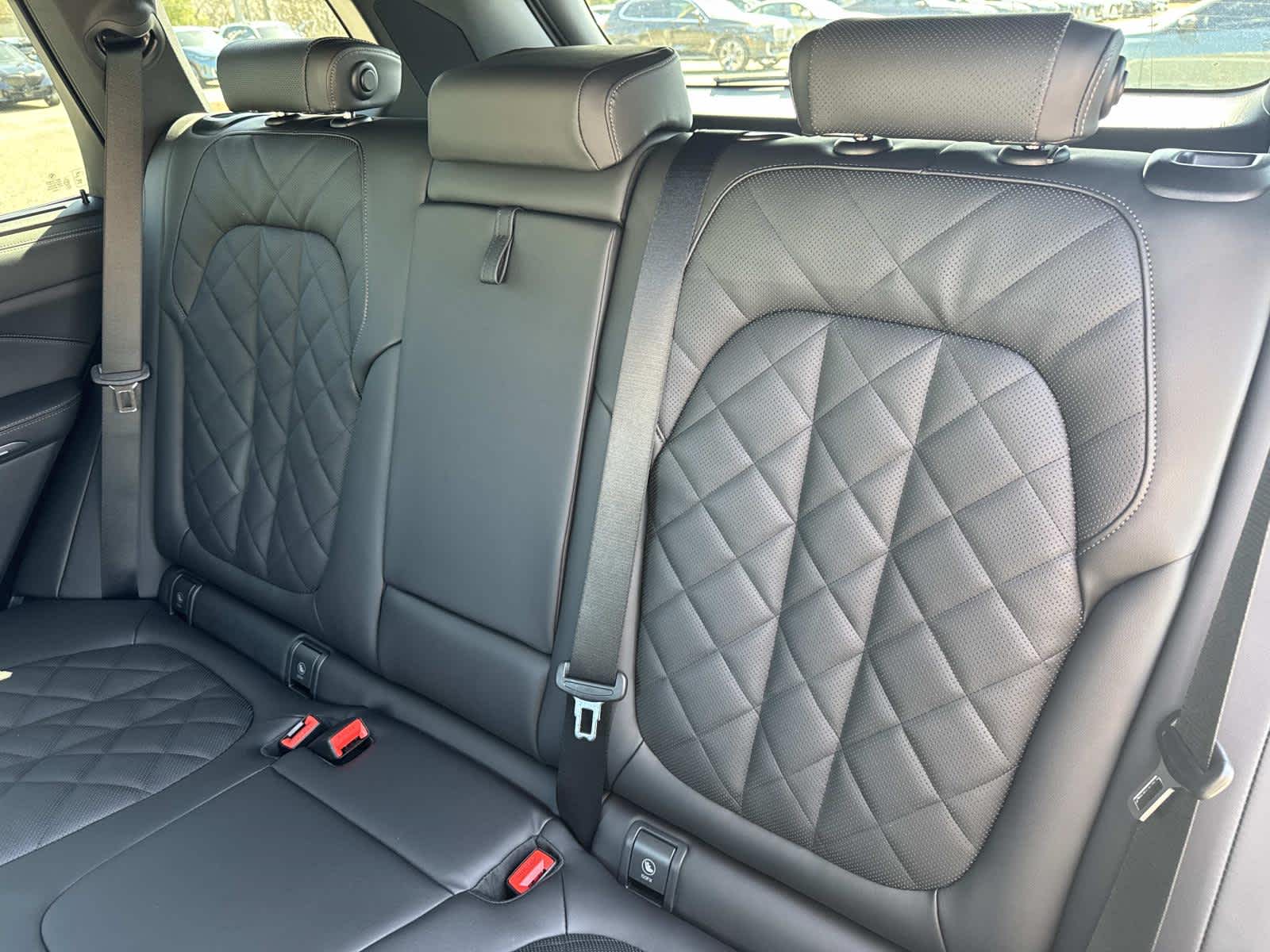 2026 BMW X5 M60i M60i