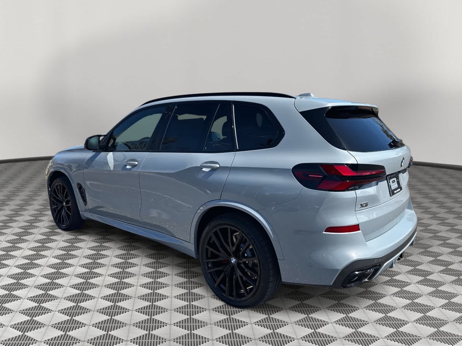 2026 BMW X5 M60i M60i