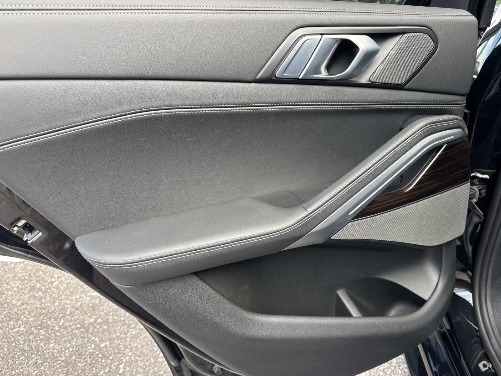 2025 BMW X6 xDrive40i