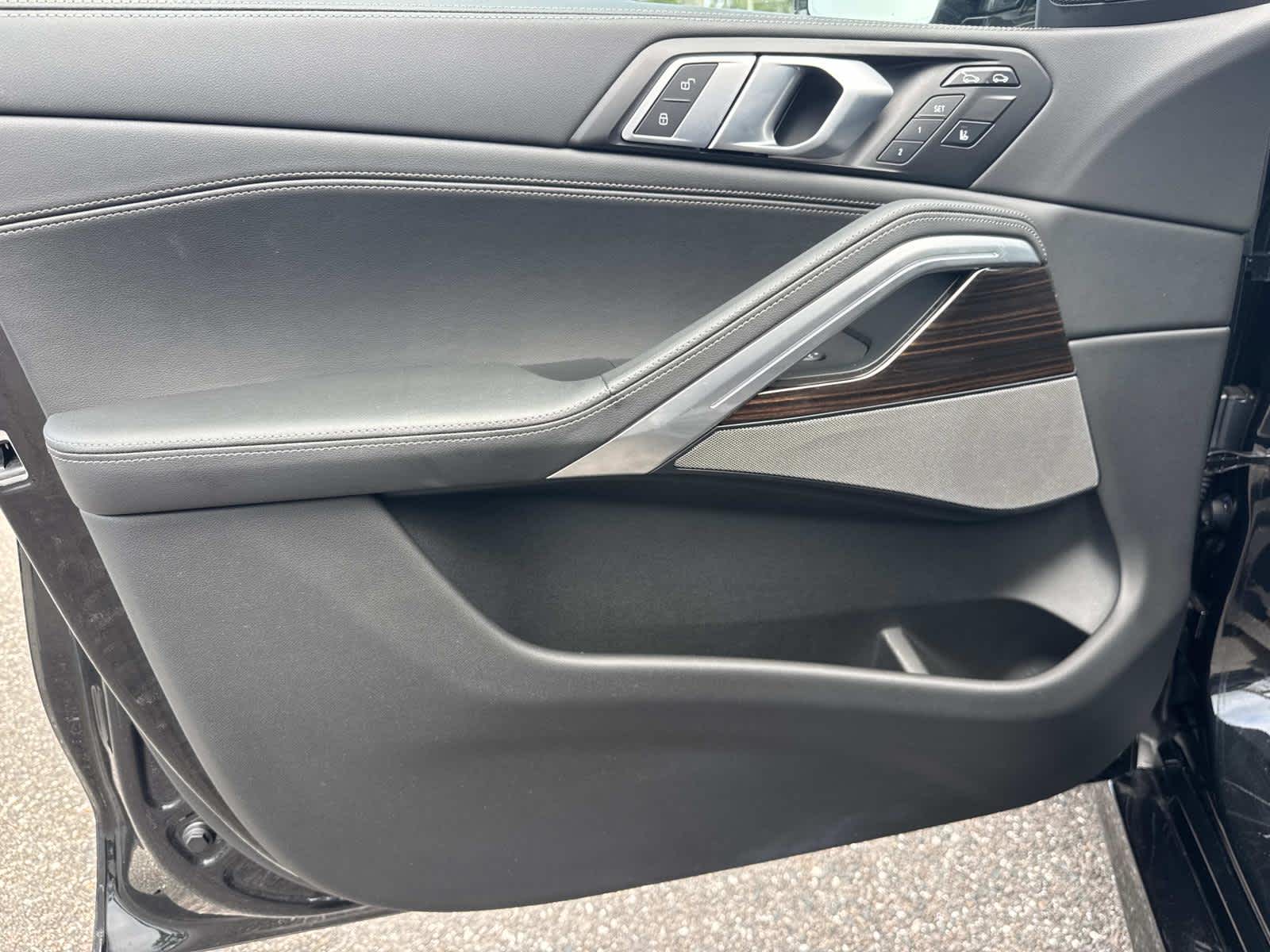 2025 BMW X6 xDrive40i