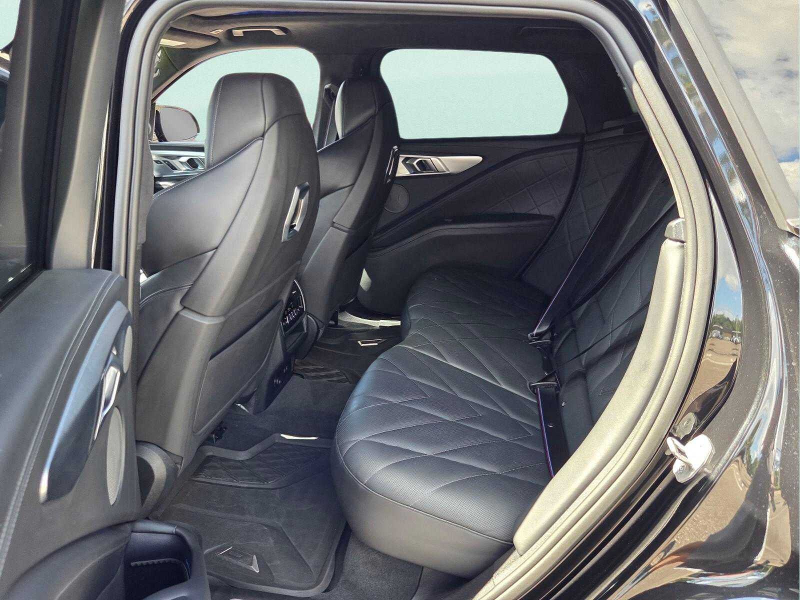 2023 BMW XM Base