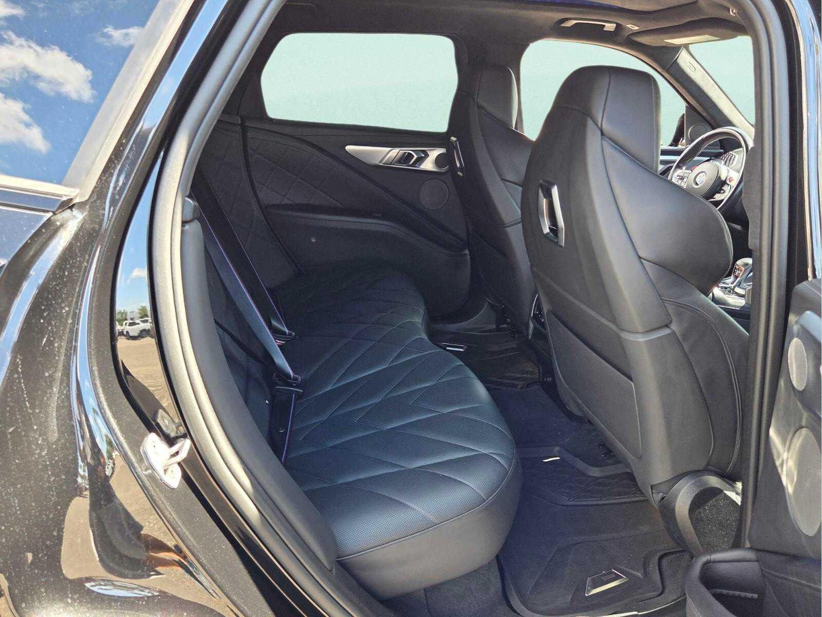 2023 BMW XM Base
