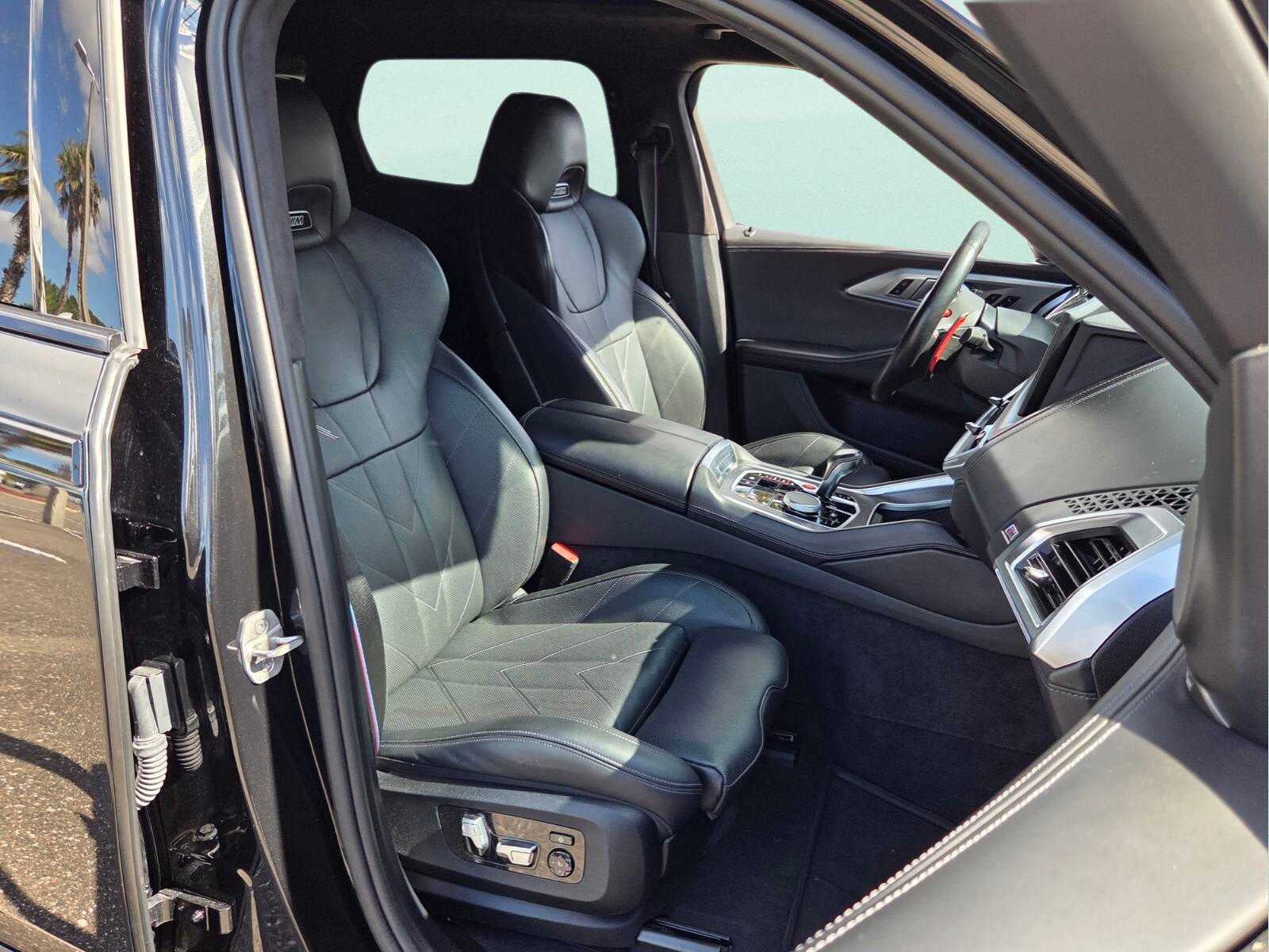 2023 BMW XM Base