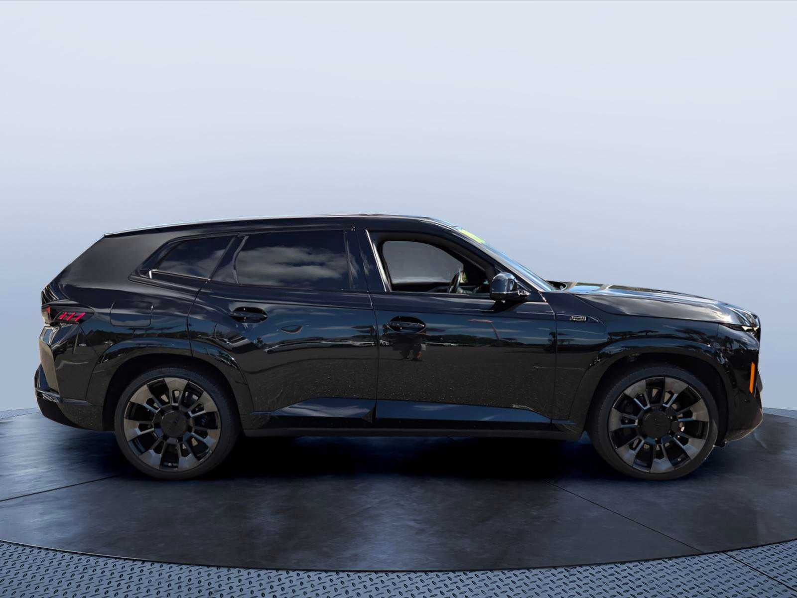 2023 BMW XM Base