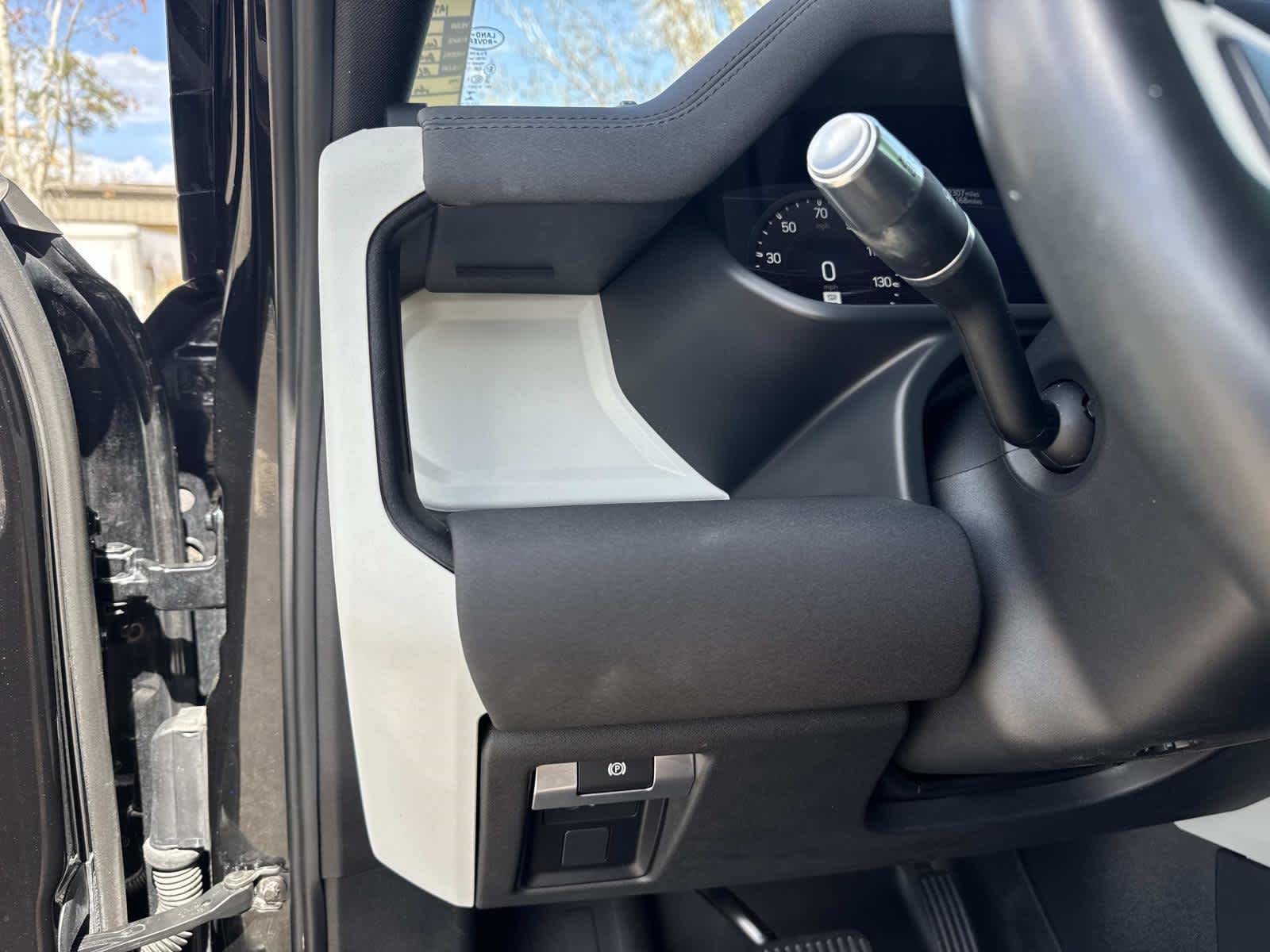 2020 Land Rover Defender SE