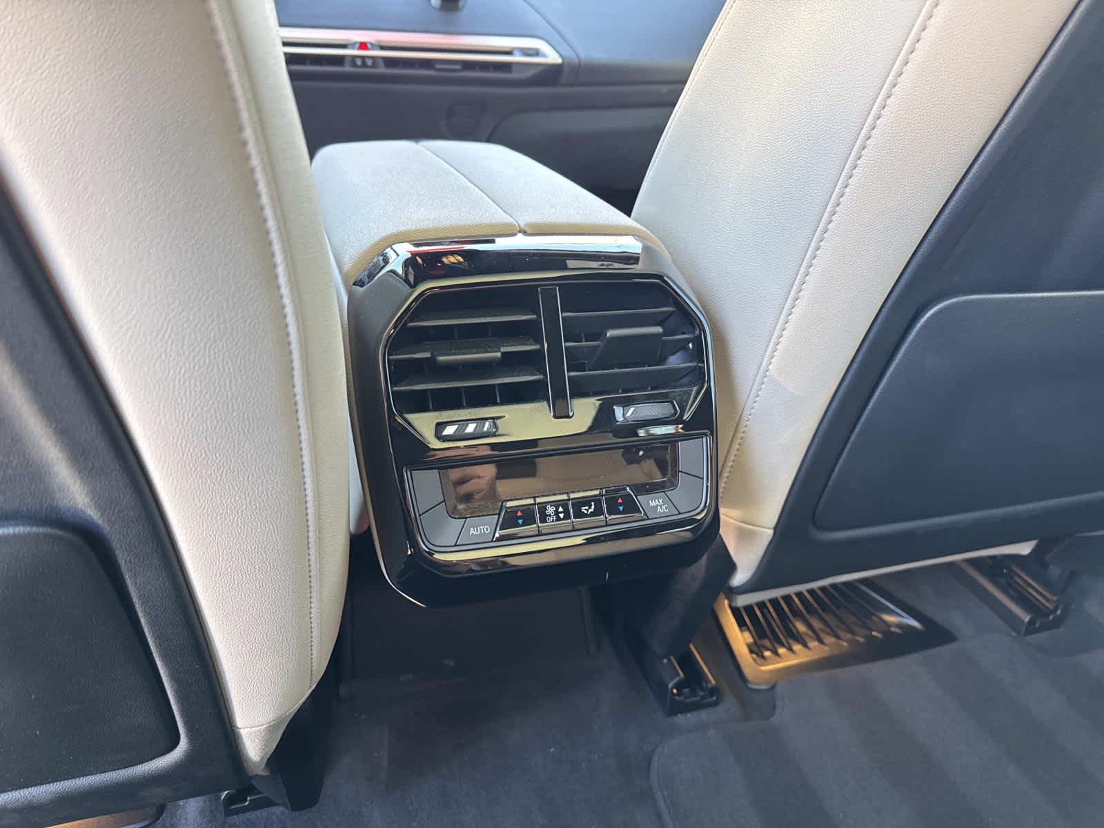 2025 BMW iX xDrive50