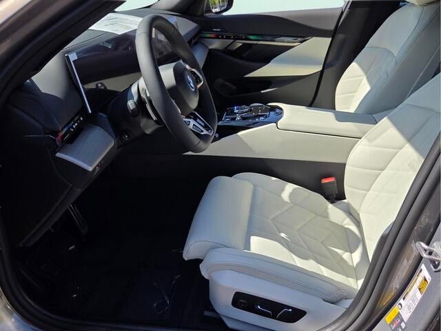 2027 BMW 550e xDrive 550e xDrive