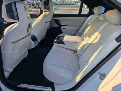 2025 BMW 7 Series 750e xDrive