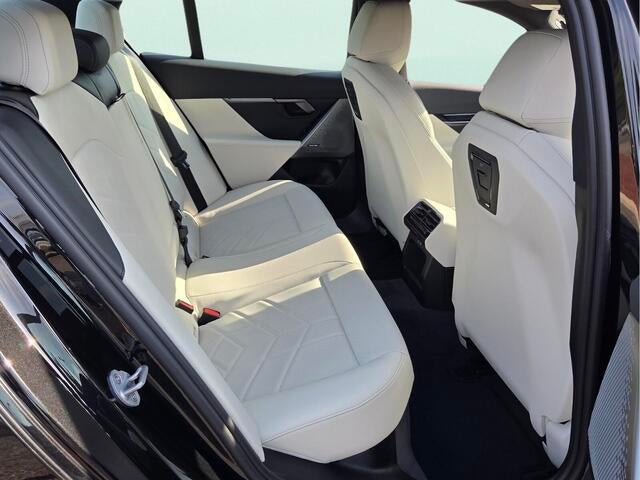 2027 BMW 530i 530i