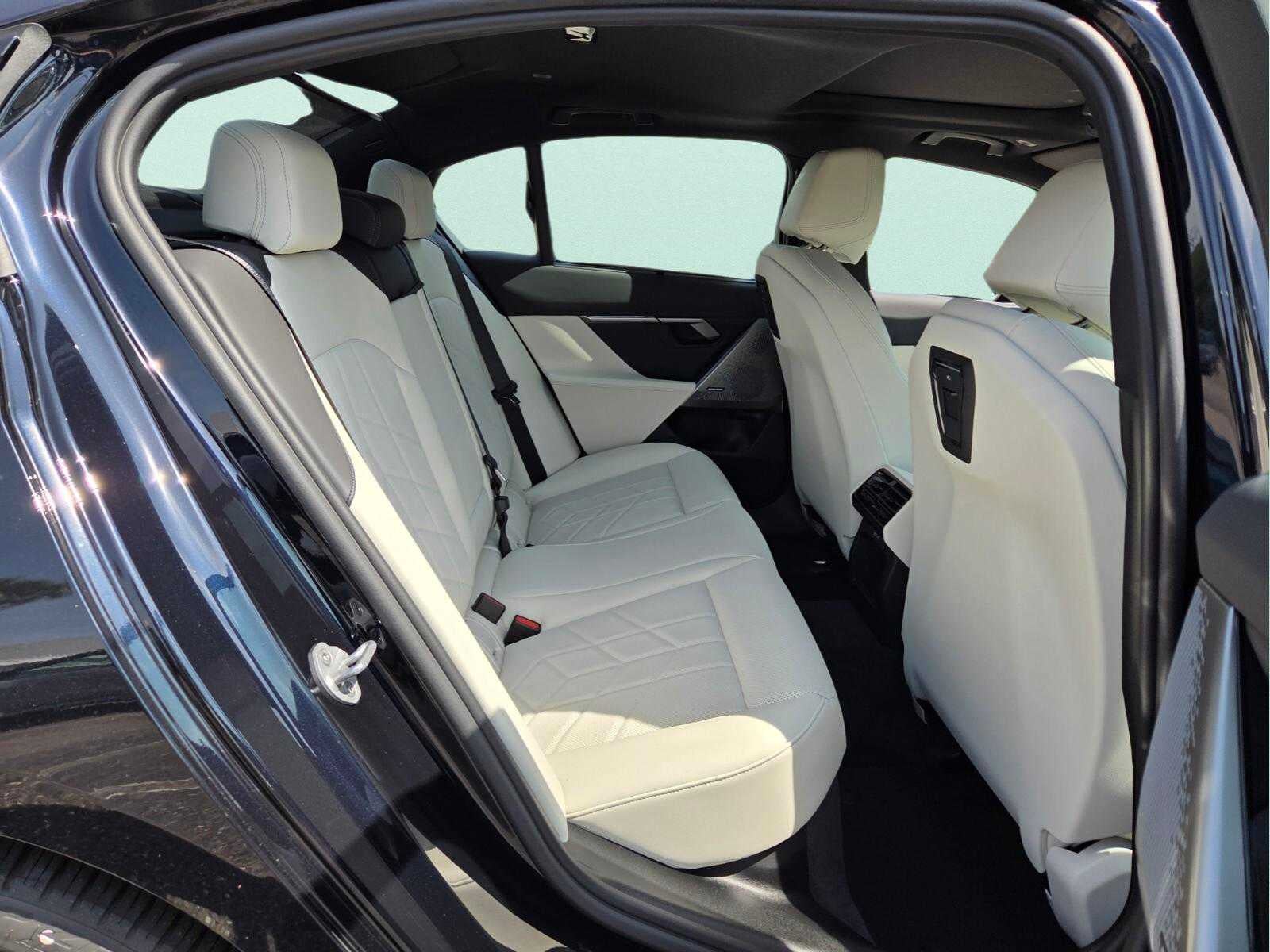 2027 BMW 530i 530i