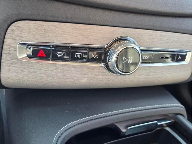 2024 Volvo XC90 Ultimate Bright Theme