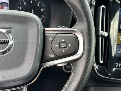 2020 Volvo XC40 R-Design