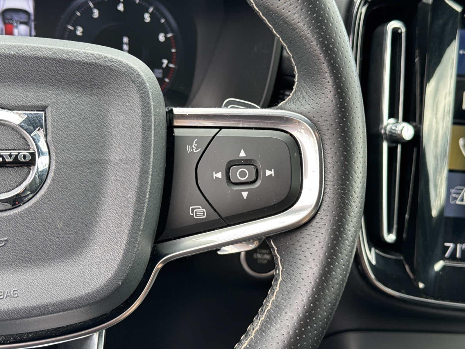 2020 Volvo XC40 R-Design