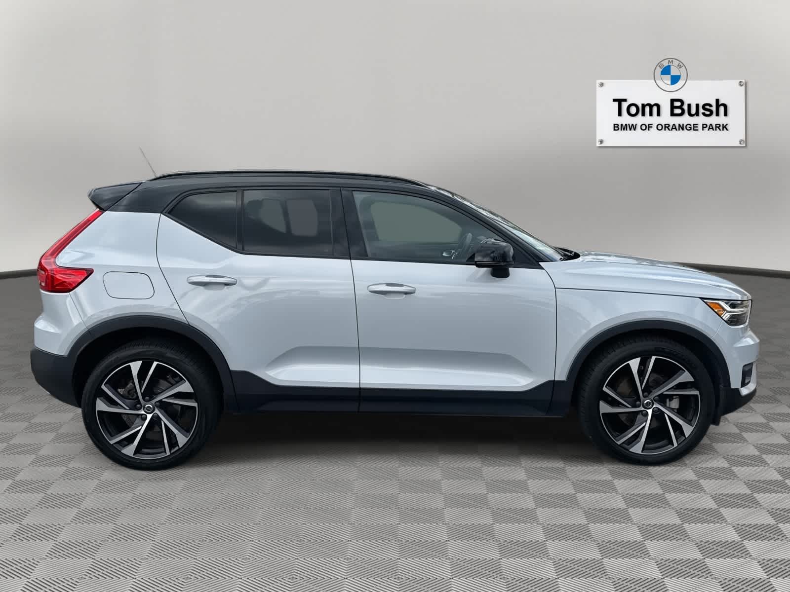 2020 Volvo XC40 R-Design
