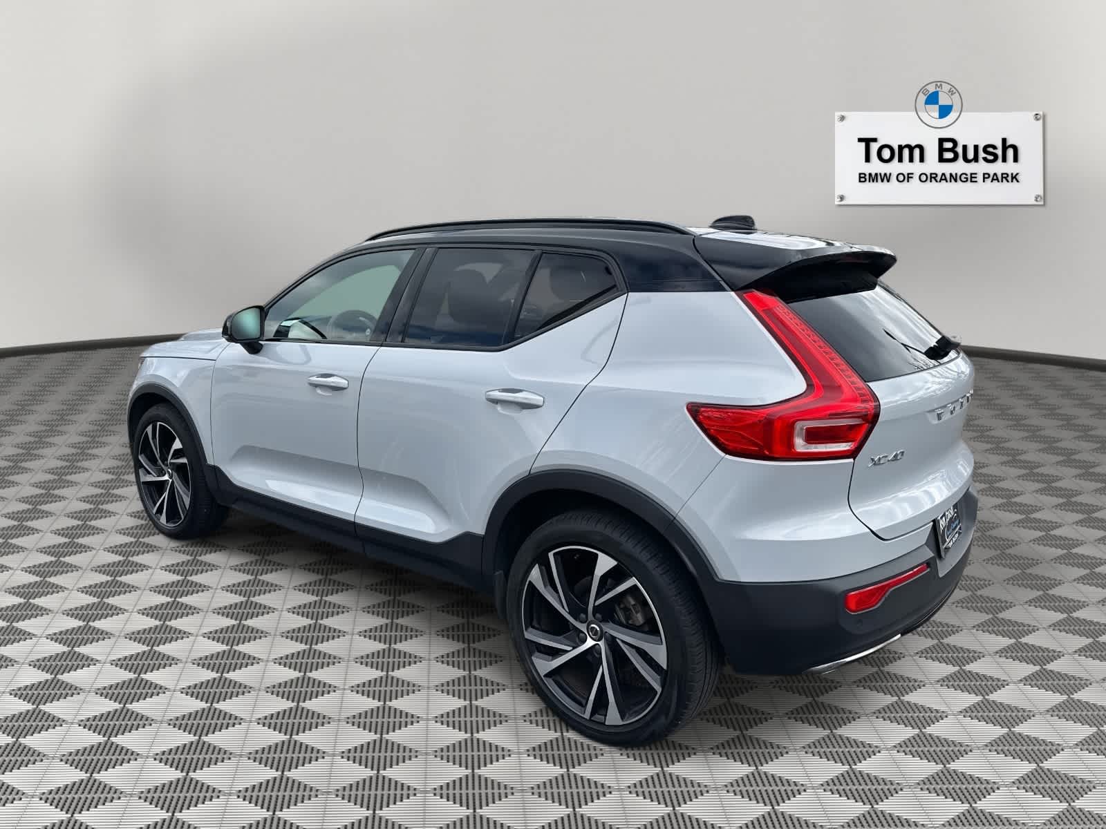 2020 Volvo XC40 R-Design