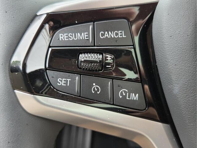 2025 BMW 330i 330i
