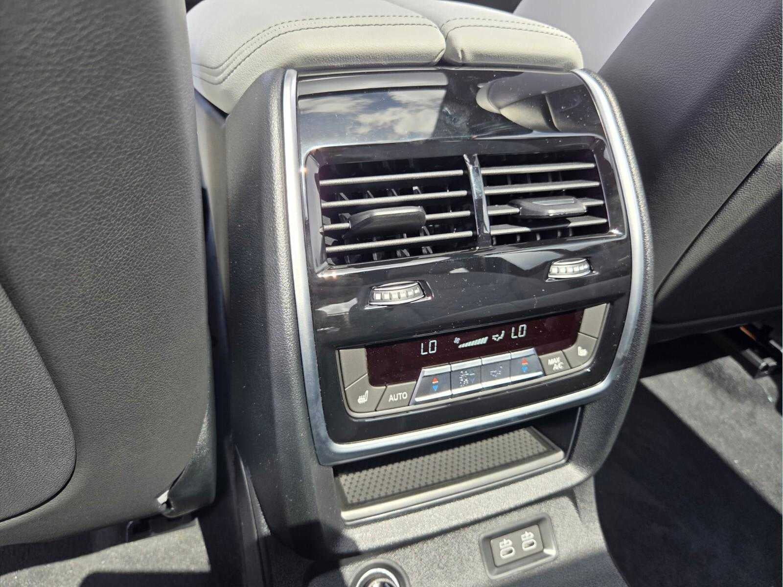 2027 BMW X7 xDrive40i xDrive40i
