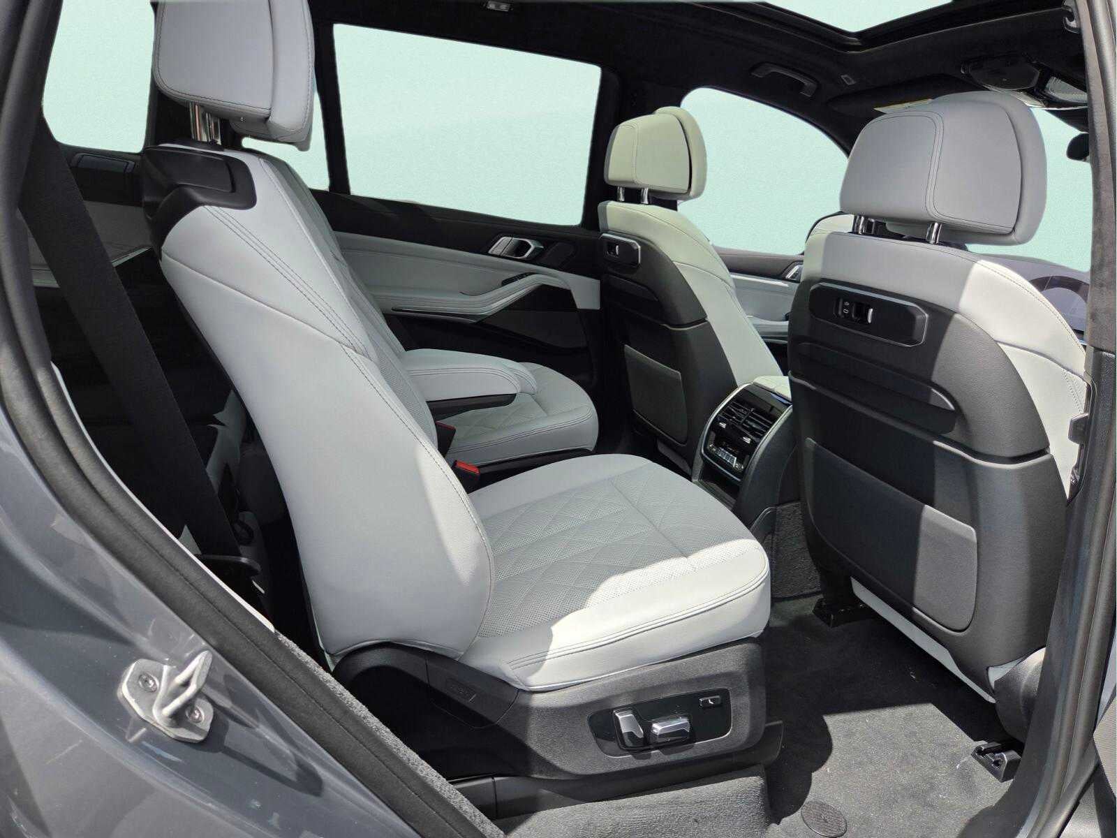2027 BMW X7 xDrive40i xDrive40i