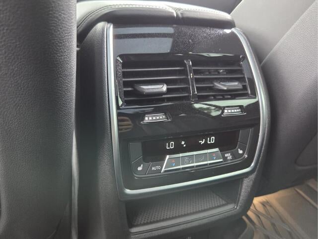 2025 BMW X7 M60i M60i