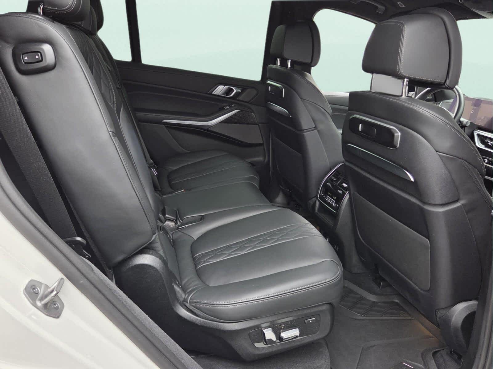 2025 BMW X7 M60i M60i