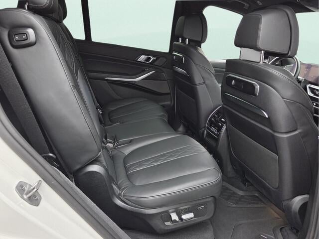 2025 BMW X7 M60i M60i