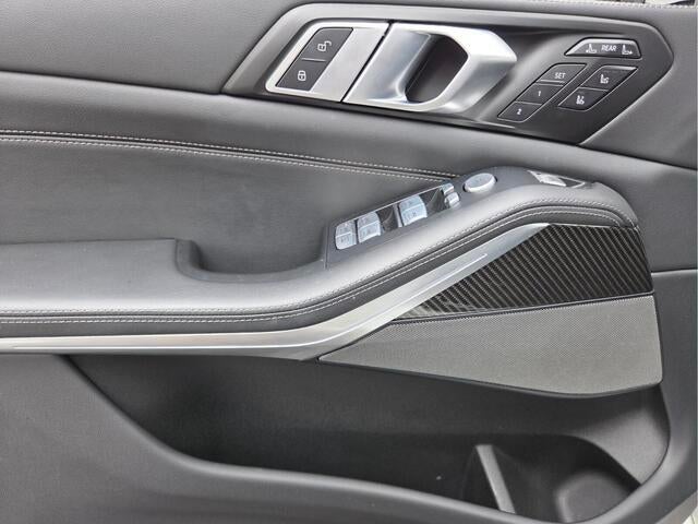 2025 BMW X7 M60i M60i