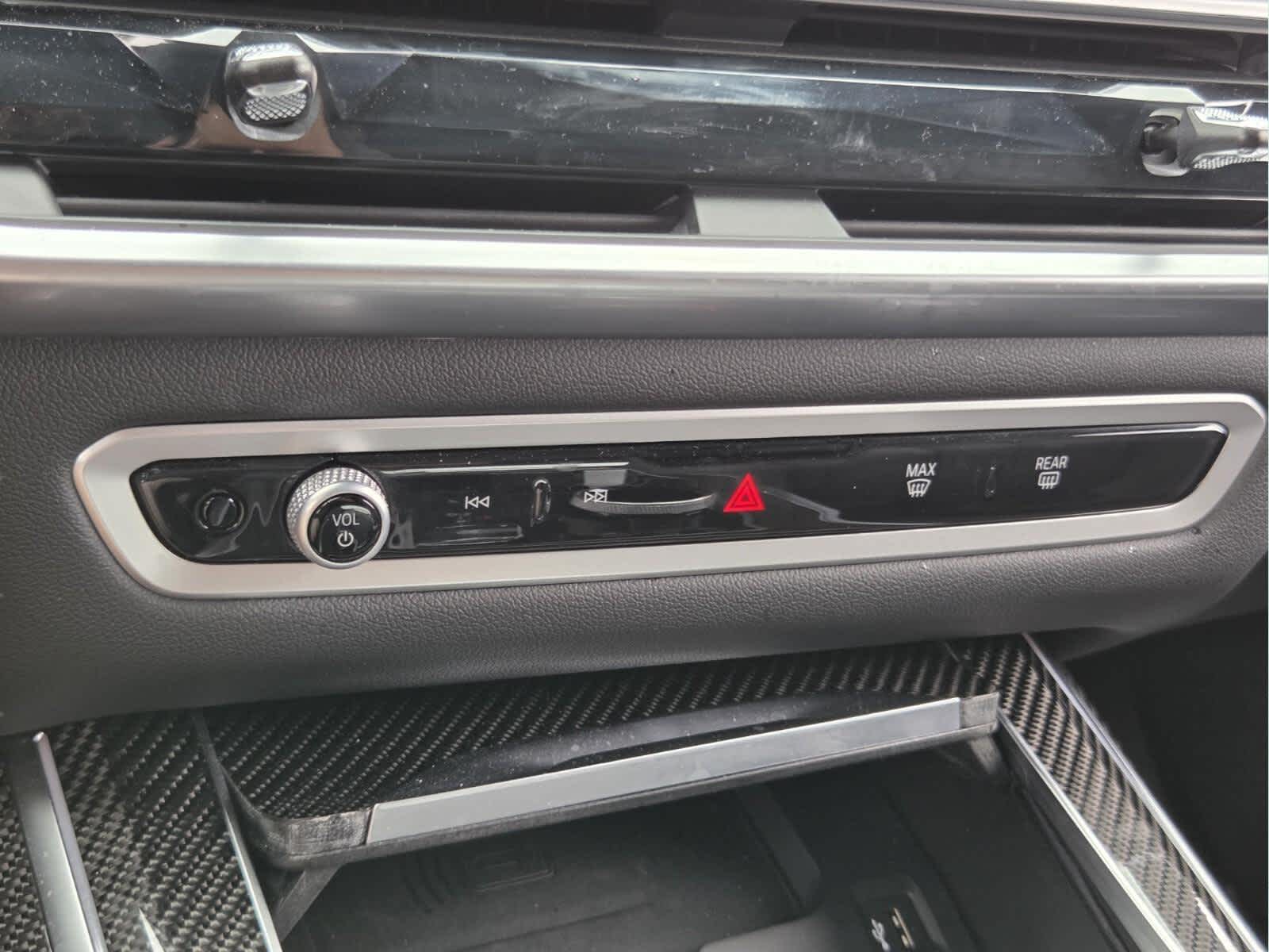 2025 BMW X7 M60i M60i