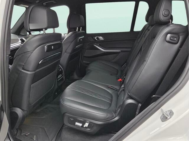 2025 BMW X7 M60i M60i