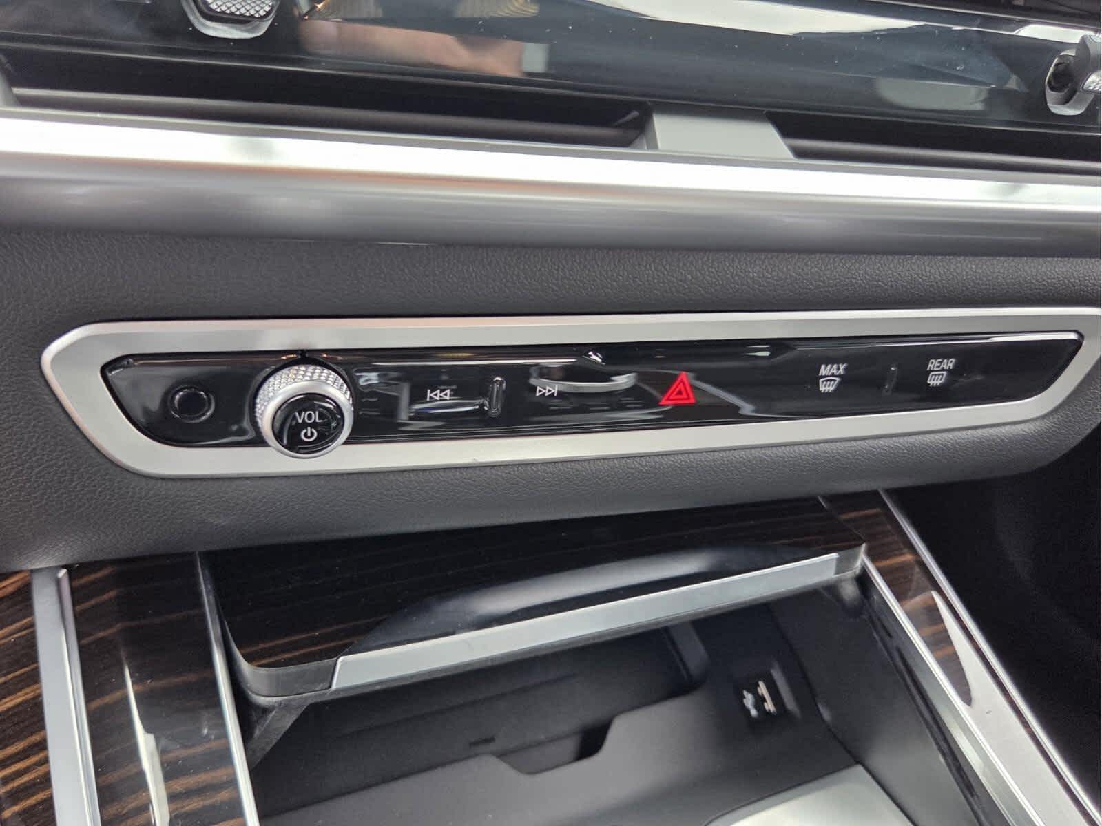 2025 BMW X7 M60i M60i