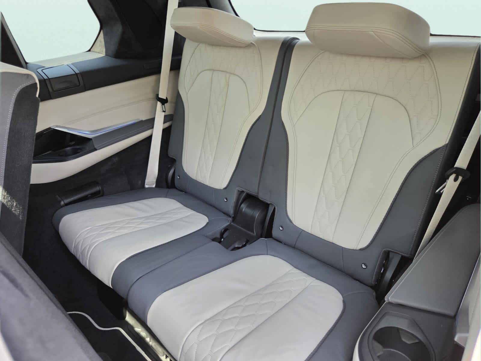 2024 BMW X7 M60i M60i