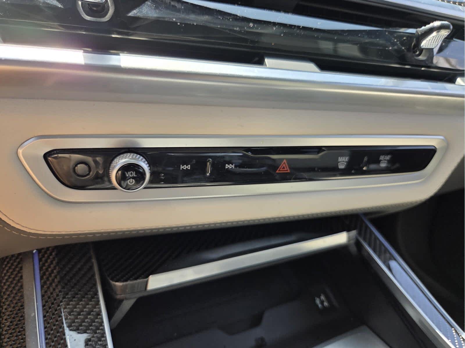 2024 BMW X7 M60i M60i