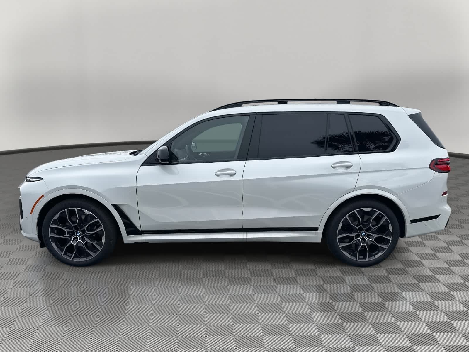 2026 BMW X7 M60i M60i