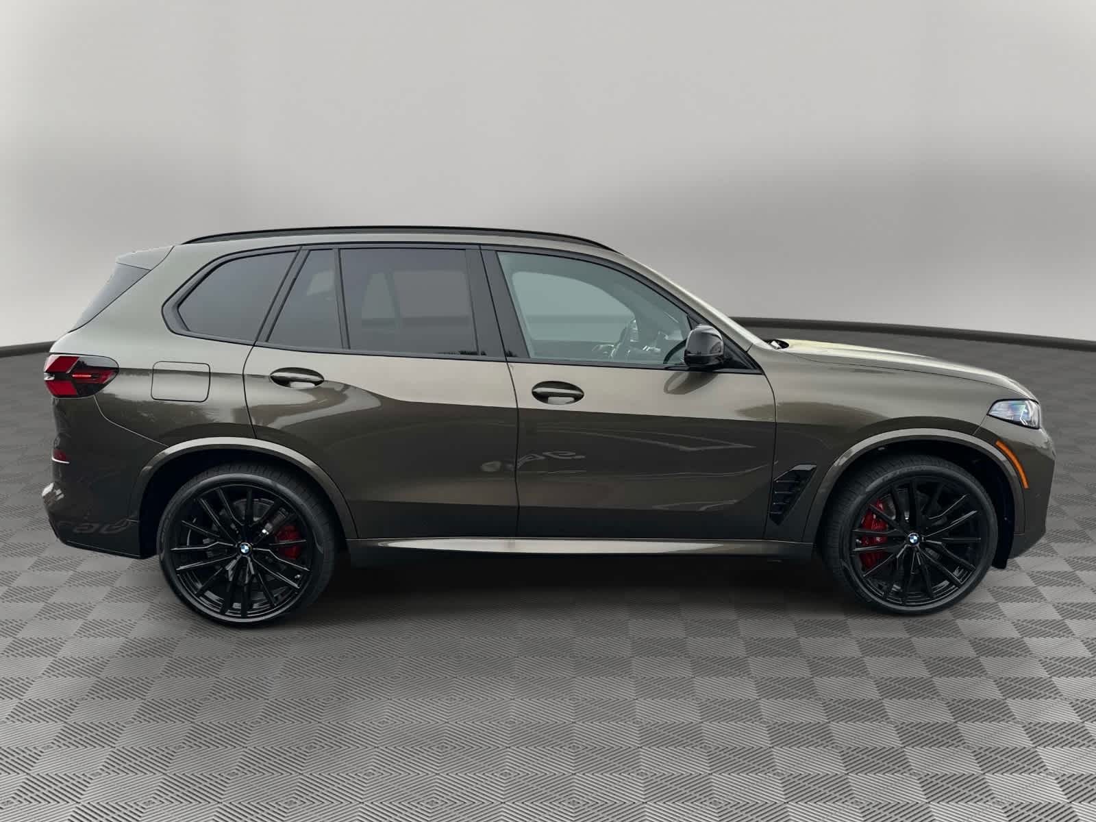 2026 BMW X5 M60i M60i
