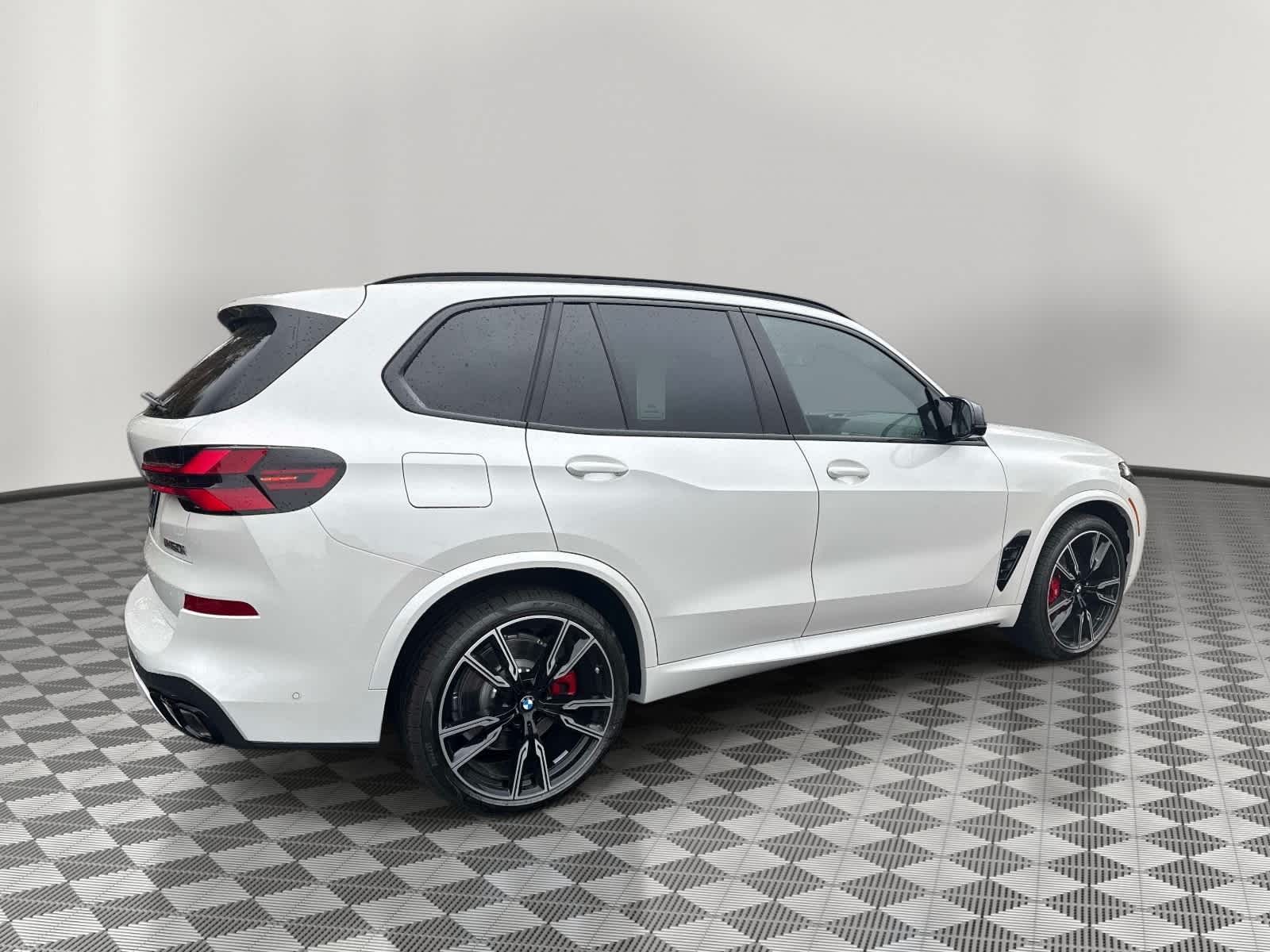 2026 BMW X5 M60i M60i