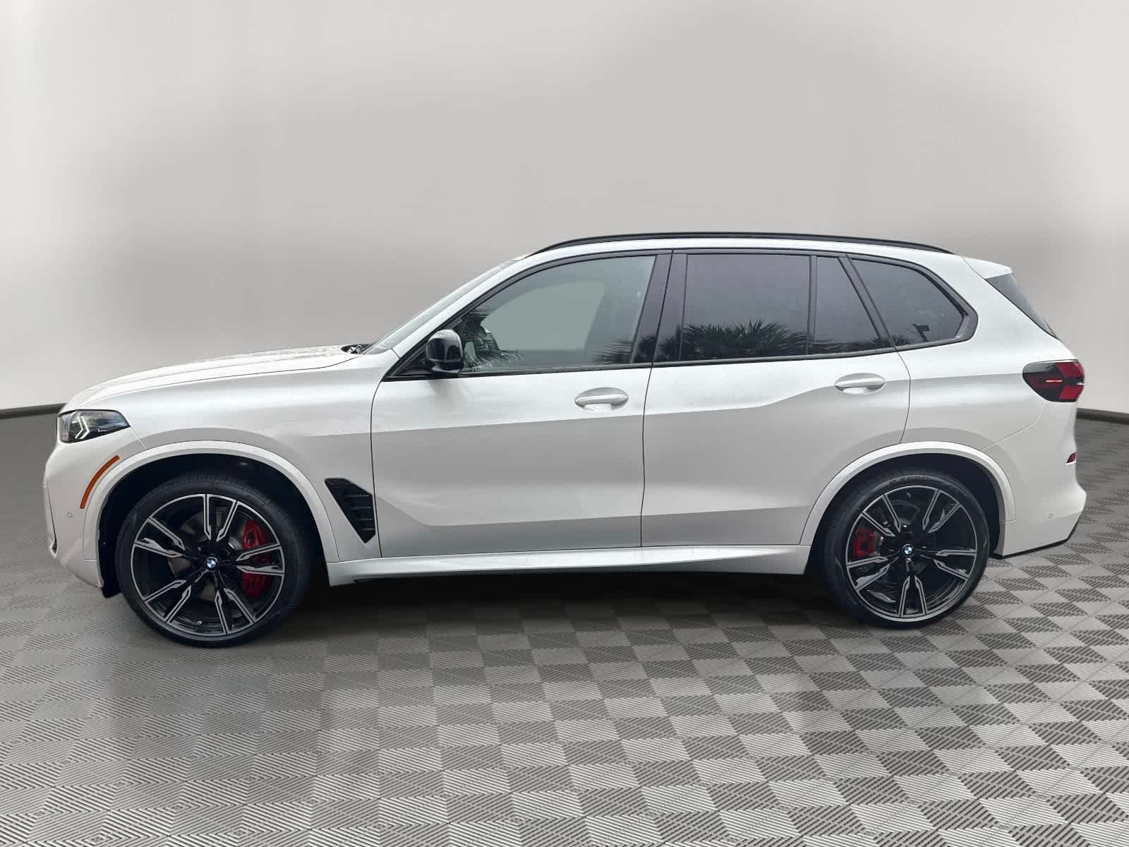 2026 BMW X5 M60i M60i