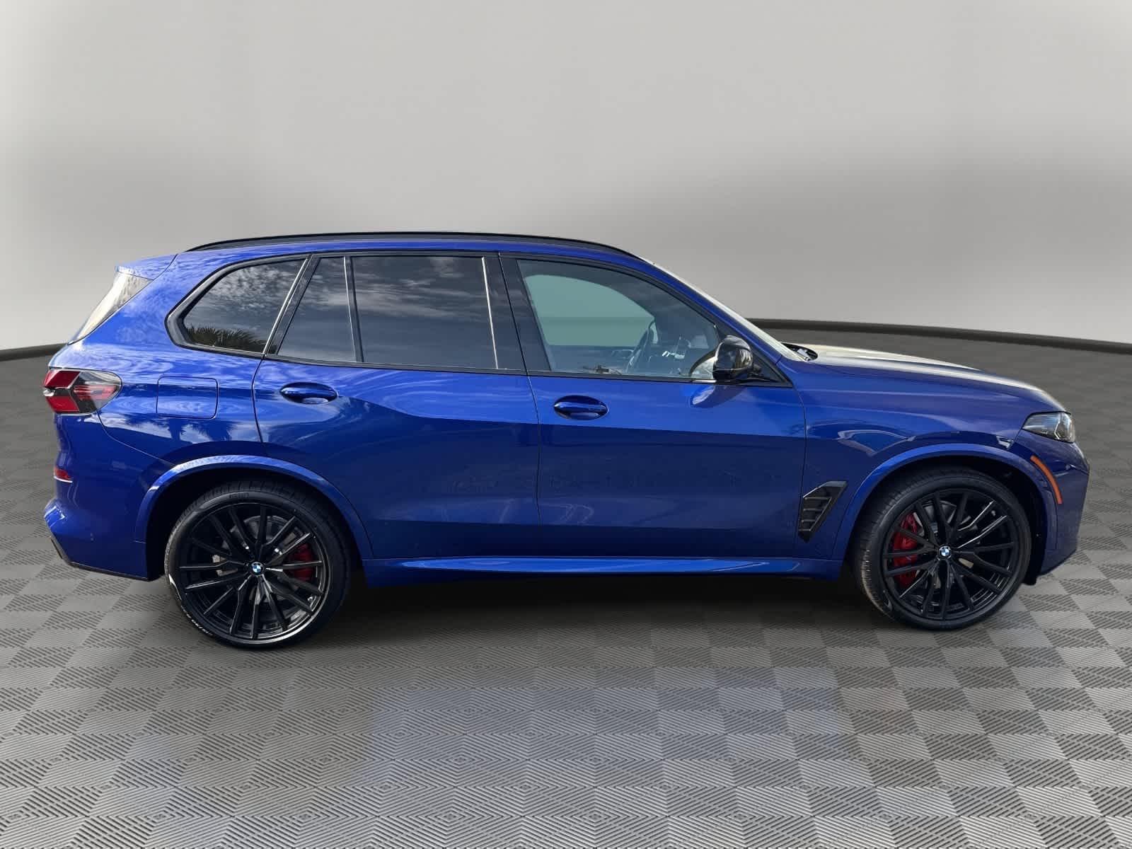 2026 BMW X5 M60i M60i