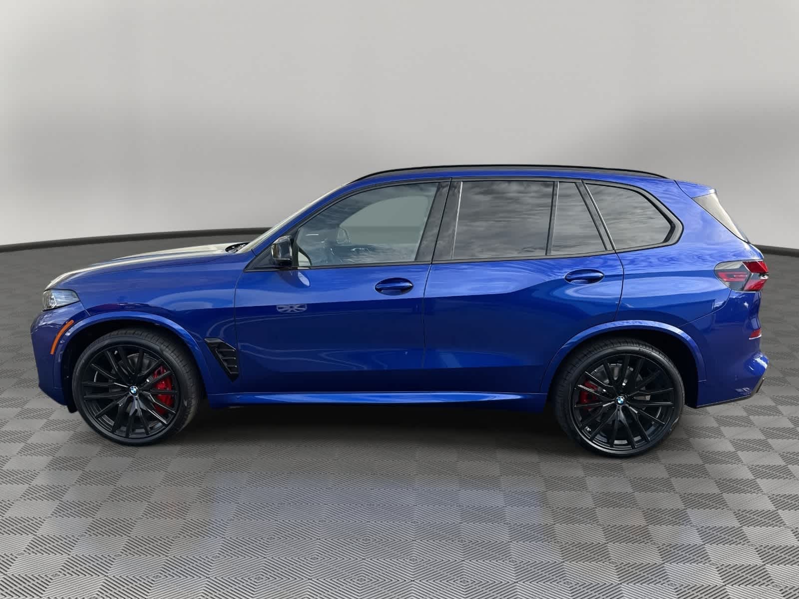 2026 BMW X5 M60i M60i