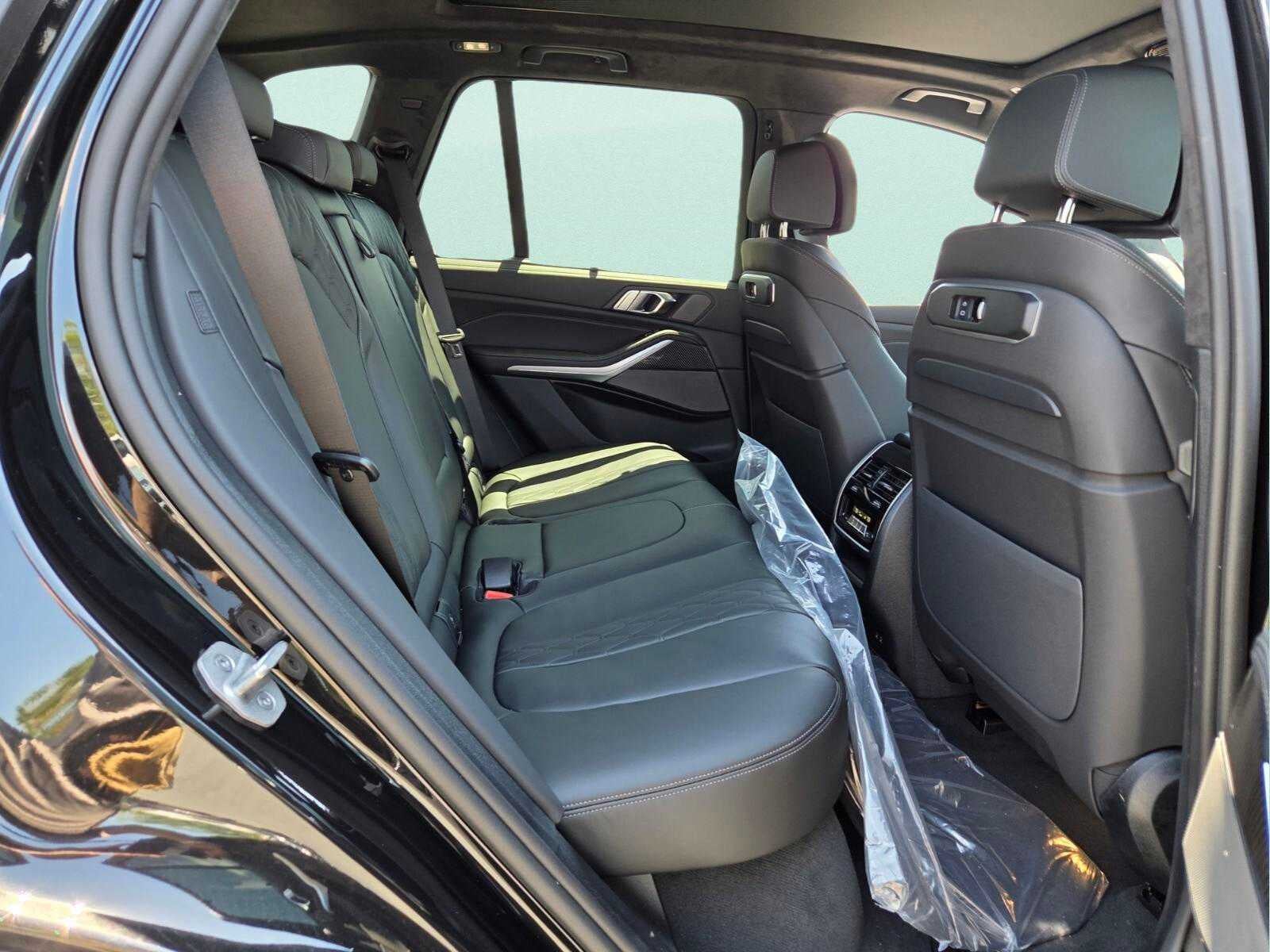 2026 BMW X5 M60i M60i