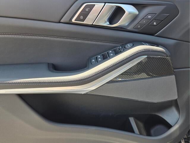 2026 BMW X5 M60i M60i