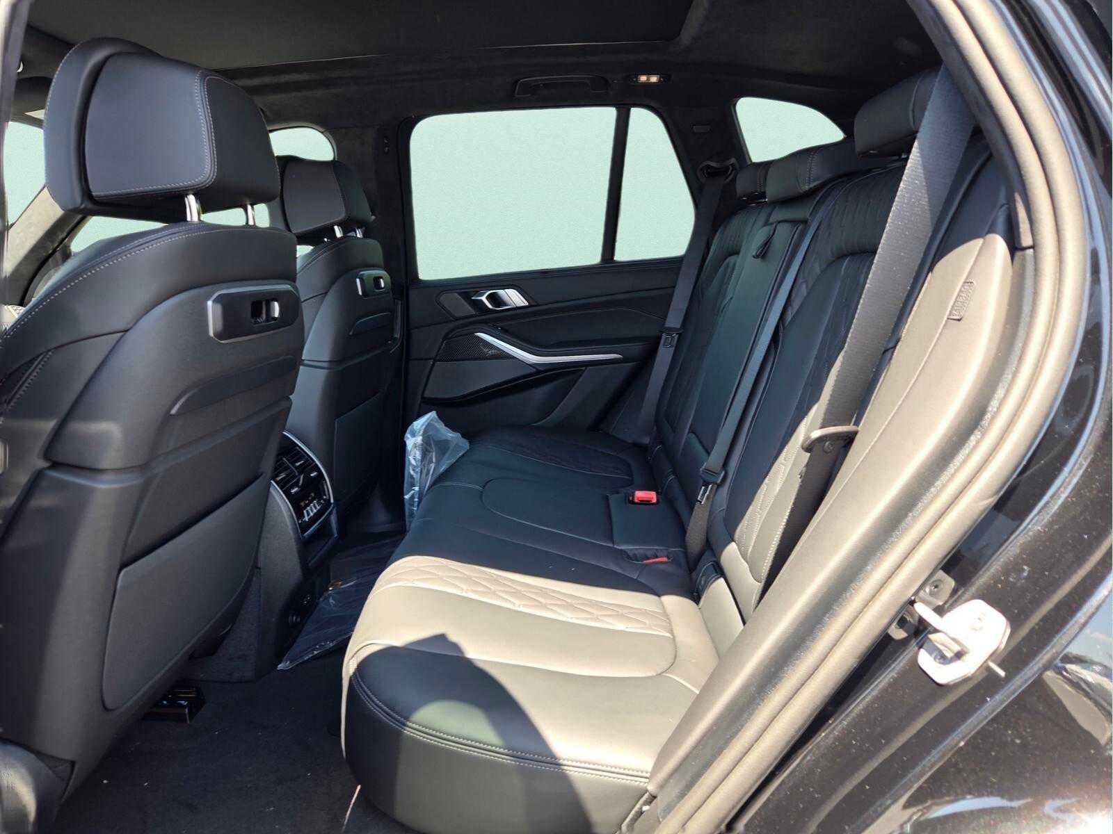 2026 BMW X5 M60i M60i