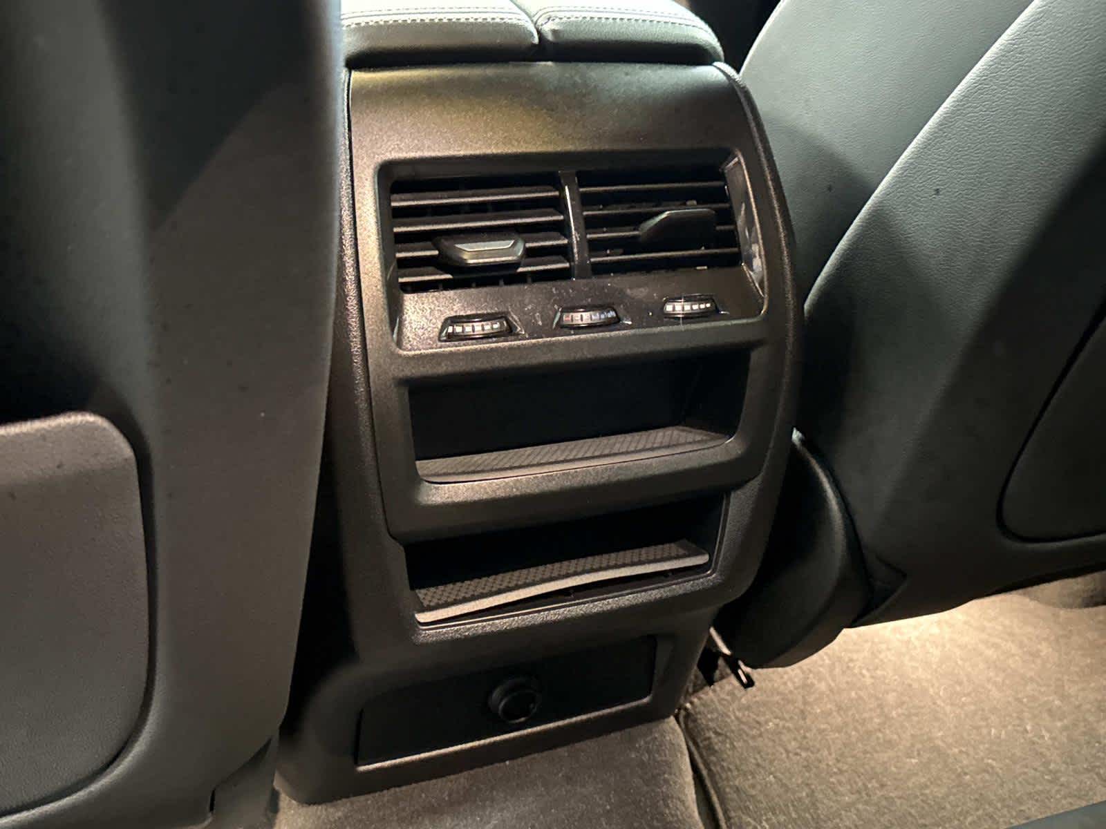 2025 BMW X6 xDrive40i